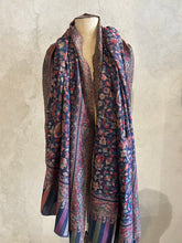 Load image into Gallery viewer, HAND-LOOMED KANNI MERINO WOOL SHAWL - BLACK