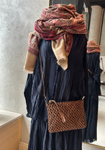 Load image into Gallery viewer, EN SHALLA - OLD BRONZE
