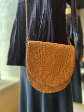Load image into Gallery viewer, EN SHALLA ENSBAG 40L20_COGNAC
