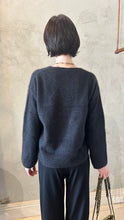 Load image into Gallery viewer, C.T.PLAGE _V NECK JUMPER
