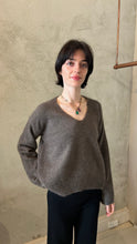 Load image into Gallery viewer, C.T.PLAGE _V NECK JUMPER
