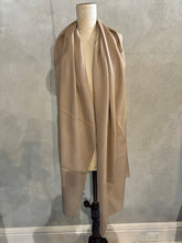 Load image into Gallery viewer, CASHMERE_STOLE_LATTE
