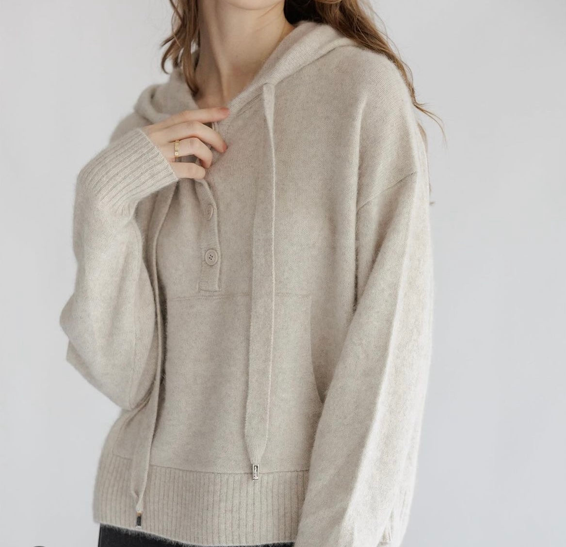 C.T.PLAGE WOOL JUMPER WITH HOOD_ IVORY