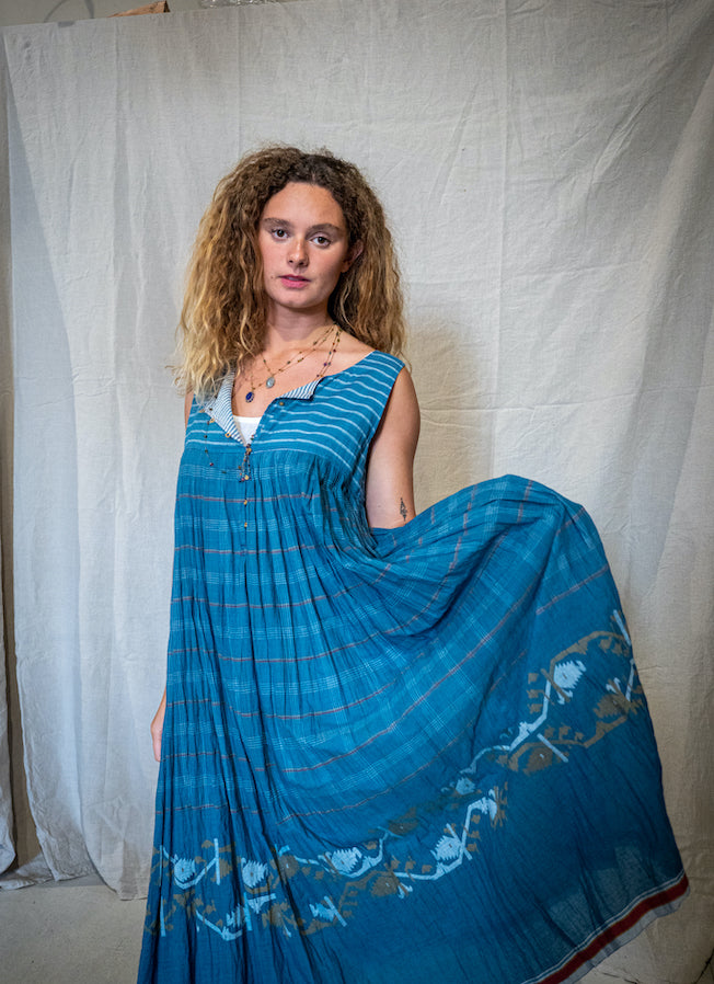 INJIRI_COTTON VOILE JAMDANI DRESS - SEA BLUE