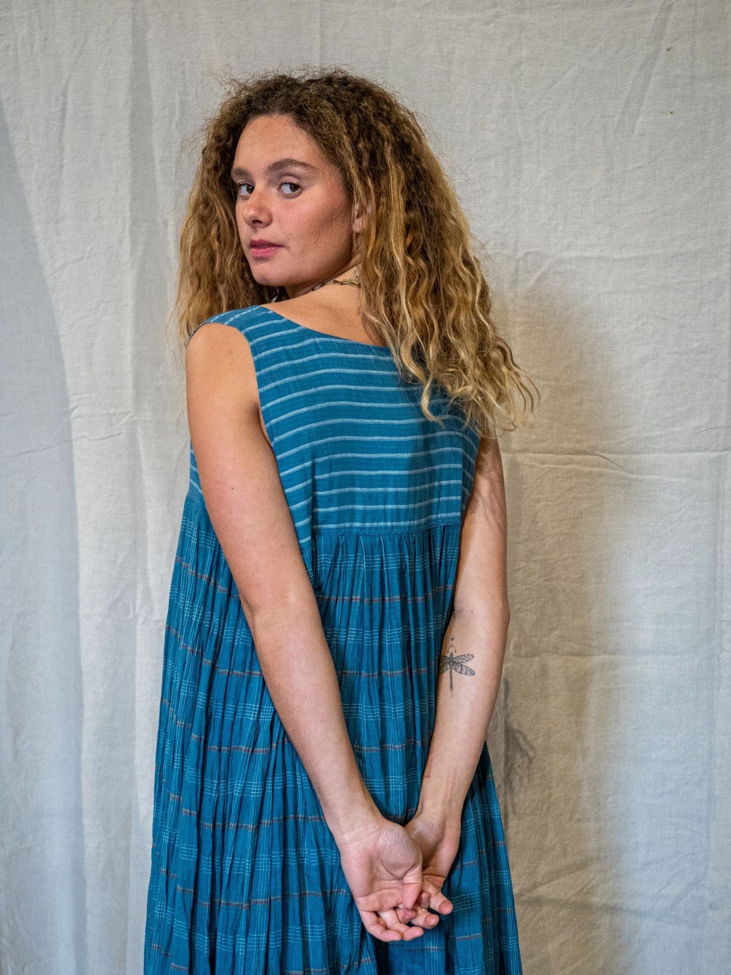 INJIRI_COTTON VOILE JAMDANI DRESS - SEA BLUE