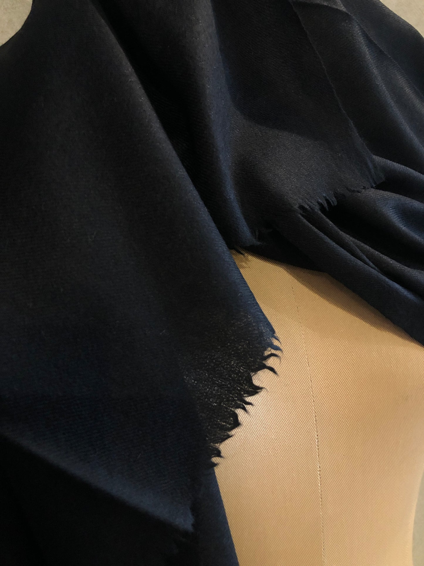 CASHMERE_WOOL_STOLE_BLACK