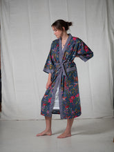 Load image into Gallery viewer, CHINOISERIE ORGANIC COTTON KIMONO_NAVY
