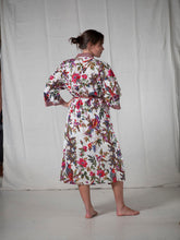 Load image into Gallery viewer, CHINOISERIE ORGANIC COTTON KIMONO_WHITE
