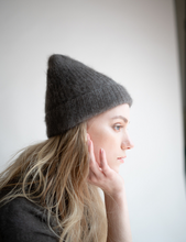 Load image into Gallery viewer, C.T.PLAGE RACCOON BEANIE_BLACK
